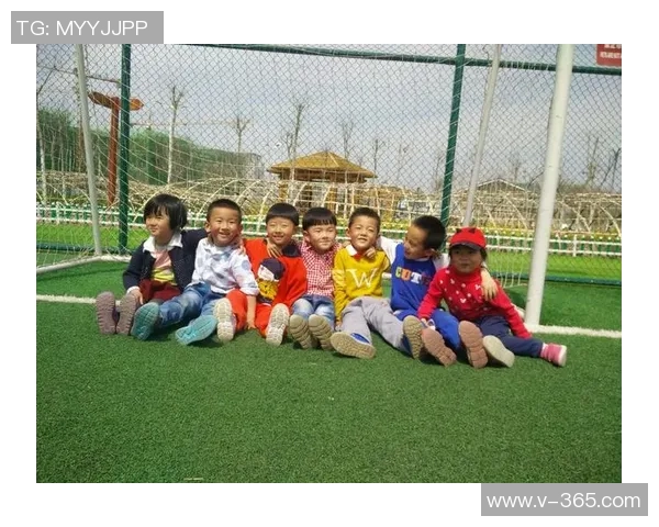 偶然相遇日本街头女生与足球明星的浪漫瞬间 偶然相遇日本街头女生与足球明星的浪漫瞬间